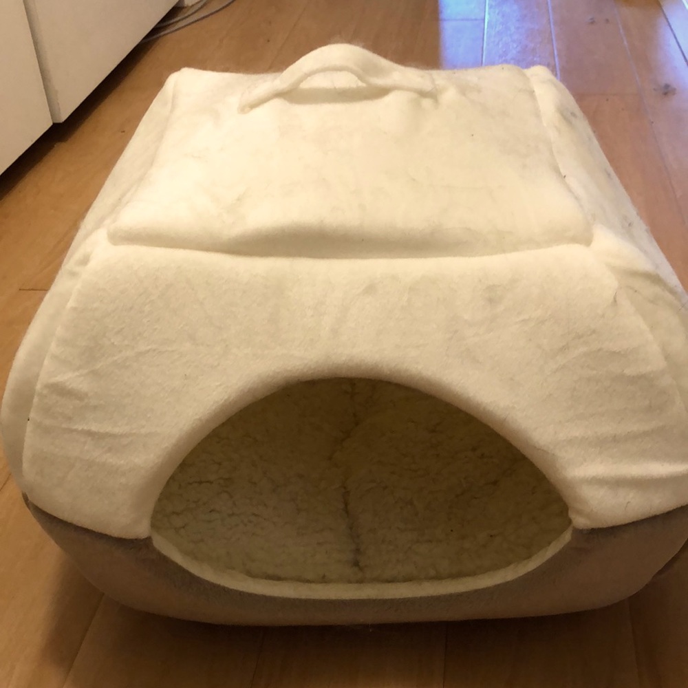 Pet Co Brand Dome Cat Bed White Gray Handle Medium Sized Collapsable